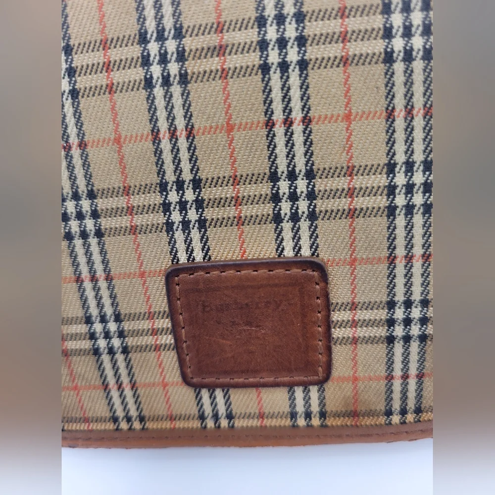 Burberry Authentic Leather Bifold Wallet in Nova Check